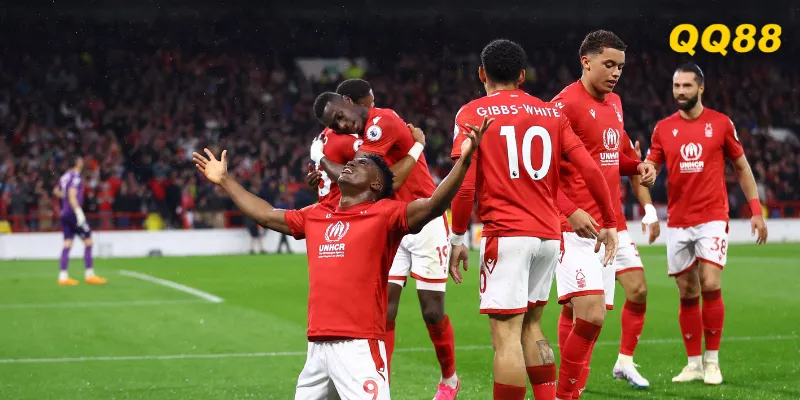 Nottingham nỗ lực giữ điểm trên sân nhà trước sức ép từ Chelsea.